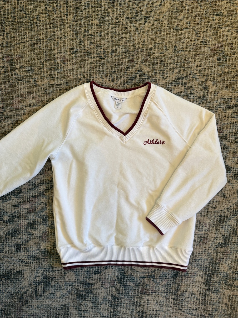 Athleta Collegiate White V-Neck Crewneck with Maroon Trim XS